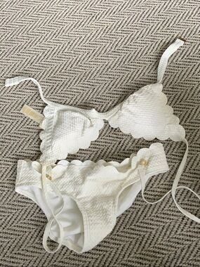 kate spade White Scallop-Edge Textured Bikini Set